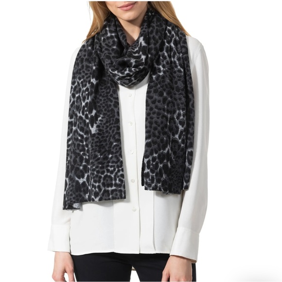 AMICALE Cashmere Cheetah Patterned Scarf